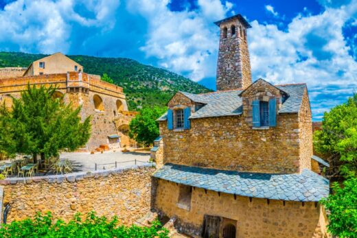 Villefranche-de-Conflent : Un Trésor Médiéval Niché au Cœur des Pyrénées Catalanes